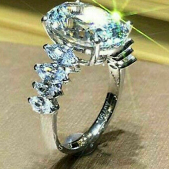 NEW Gorgeous 925 Sterling Silver Ring - Picture 4 of 9